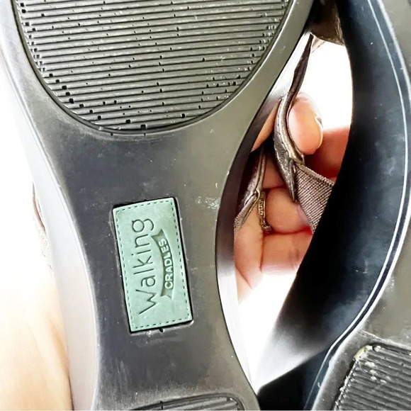 Walking Cradles Bronze Leather Wedge Sandal Size 8.5B Flower Motif‎ Comfort Shoe - Picture 8 of 10